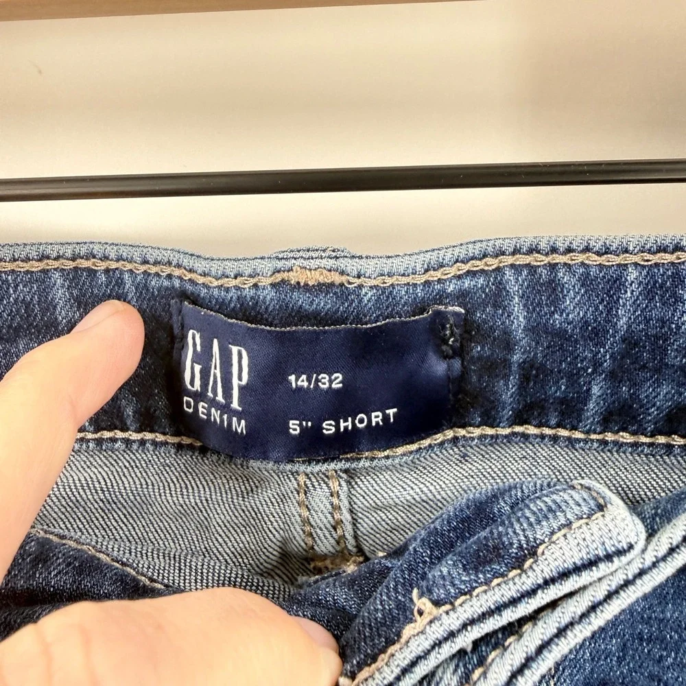 Gap Denim Shorts Blue 14/32 Raw Hem‎ Mid Rise 5 Inch Inseam Classic Timeless